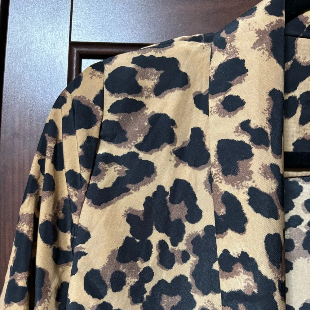 🚨4X$25🚨 Animal print blazer - Picture 4 of 6